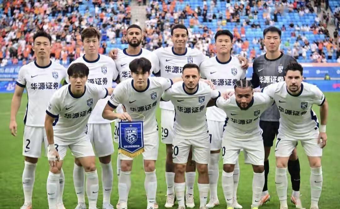 武汉三镇5-1大胜！李昂再现德甲logo救险，保级需注重防守细节